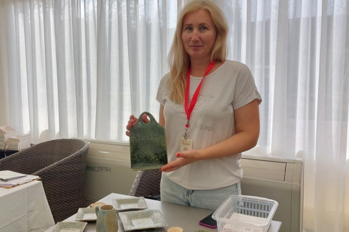    Елена всегда тяготела к творчеству и занималась им для души, но теперь она еще и зарабатывает на этом деньги.