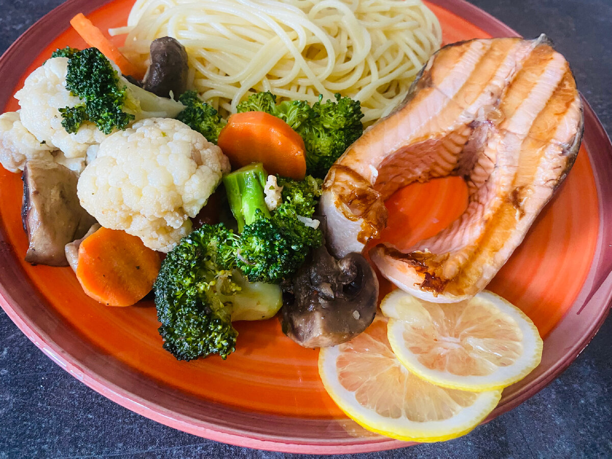 2 раза в неделю на ужин ем спагетти из твердых сортов пшеницы, 100-120 гр в готовом виде. Фото автора. 