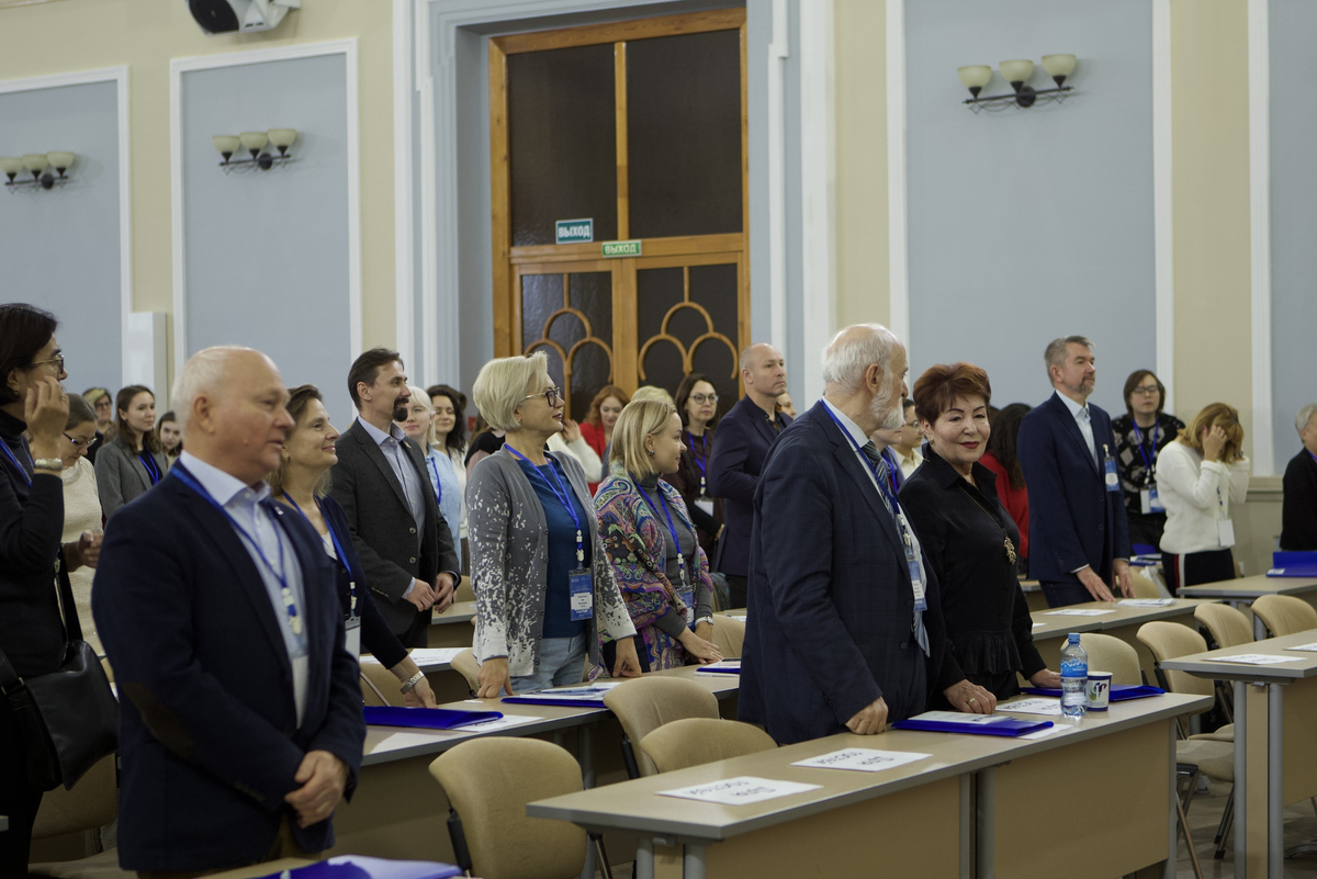 Под лупой психологов: светила российской науки обсуждали в Казани проблемы  человека на фоне военных конфликтов и не только | Вечерняя Казань | Дзен