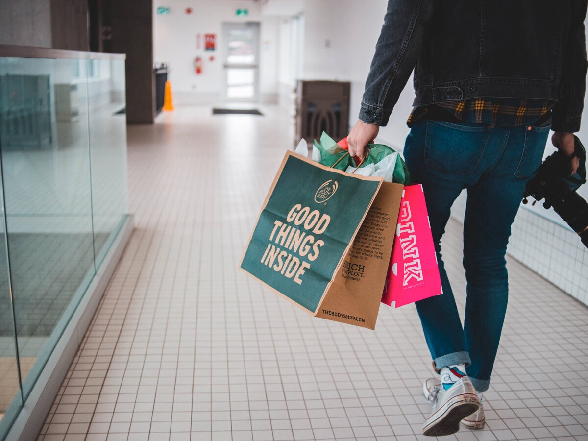 Если общая стоимость заграничных покупок превышает установленный лимит по цене или весу, придётся платить пошлину в размере 30% от превышенных стоимости и веса, но не менее 4 € за каждый лишний килограмм. Фото: unsplash.com