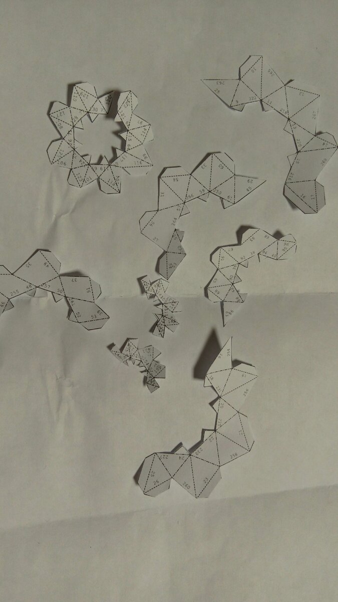 Подготовка деталей модели из бумаги ёлка. Личное фото. 