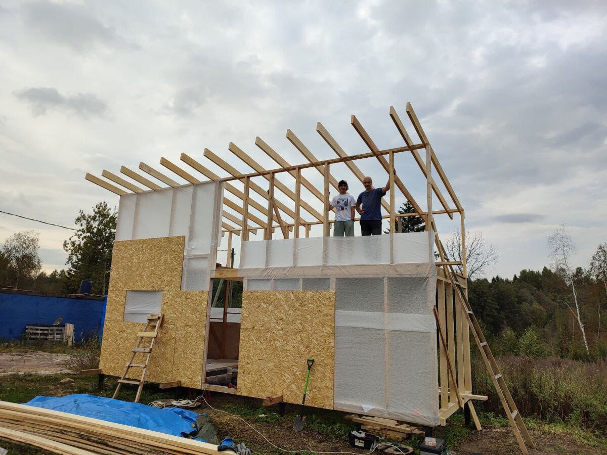 Будущий гостевой дом-бытовка