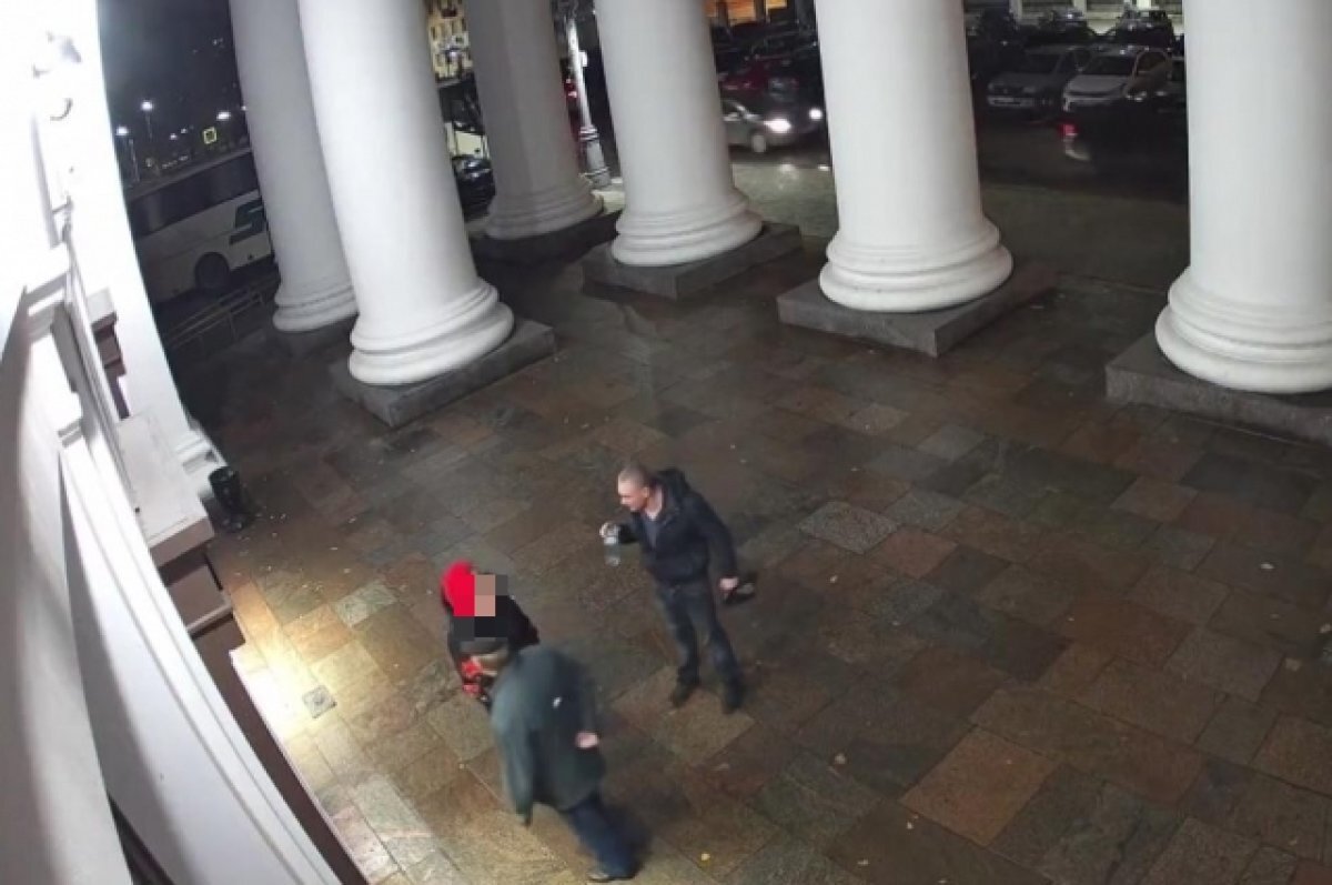    Тверской театр разыскивает вандала, который нанёс ущерб и попал на видео