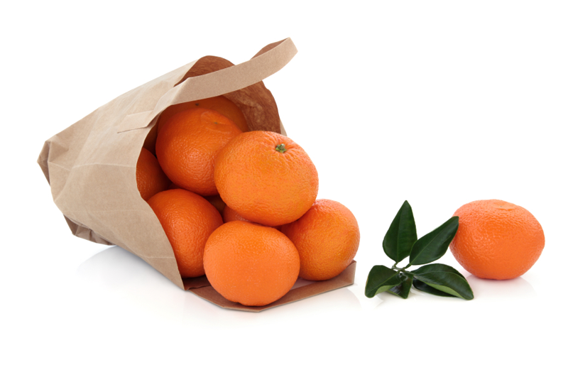 В пакете лежат мандарины. Апельсины в пакете. Мешок с мандаринами. Мандарины в пакете. Пакет мандаринов.