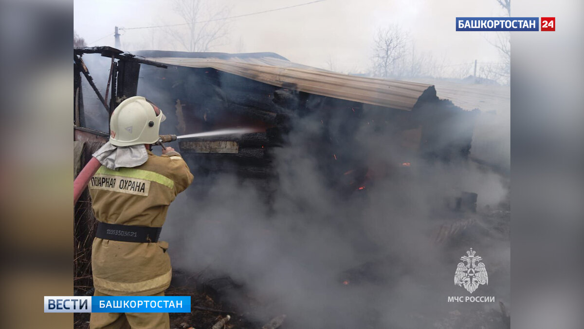    В Башкирии мужчина-инвалид не смог выбраться из горящего дома