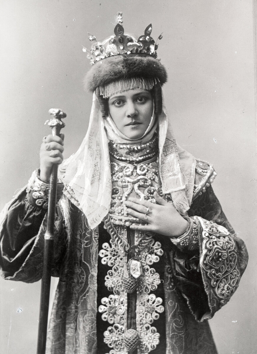 В роли царицы Ирины в спектакле "Царь Федор Иоаннович", 1898 г.