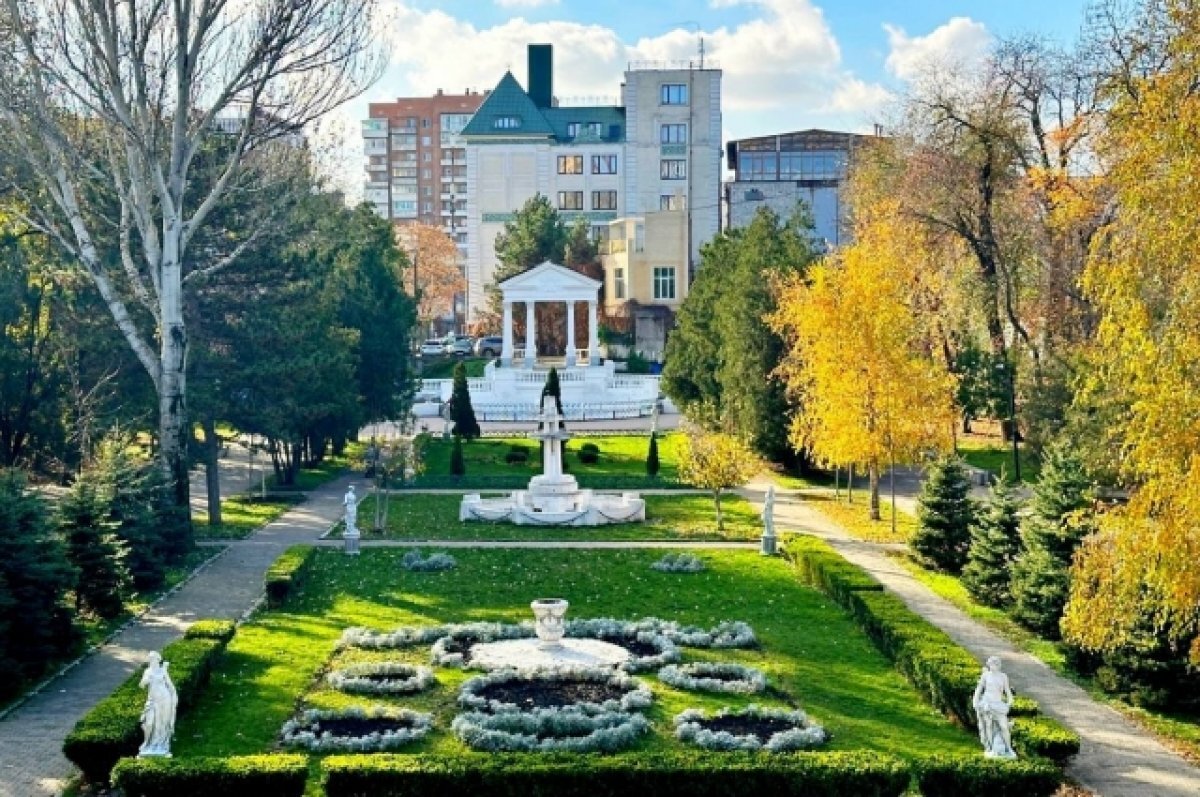    Центральный городской парк имени М. Горького.