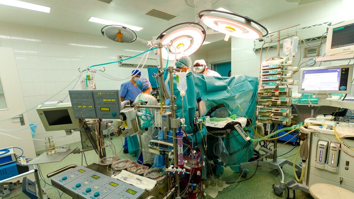    Югорские кардиохирурги пересадили четвёртое сердце