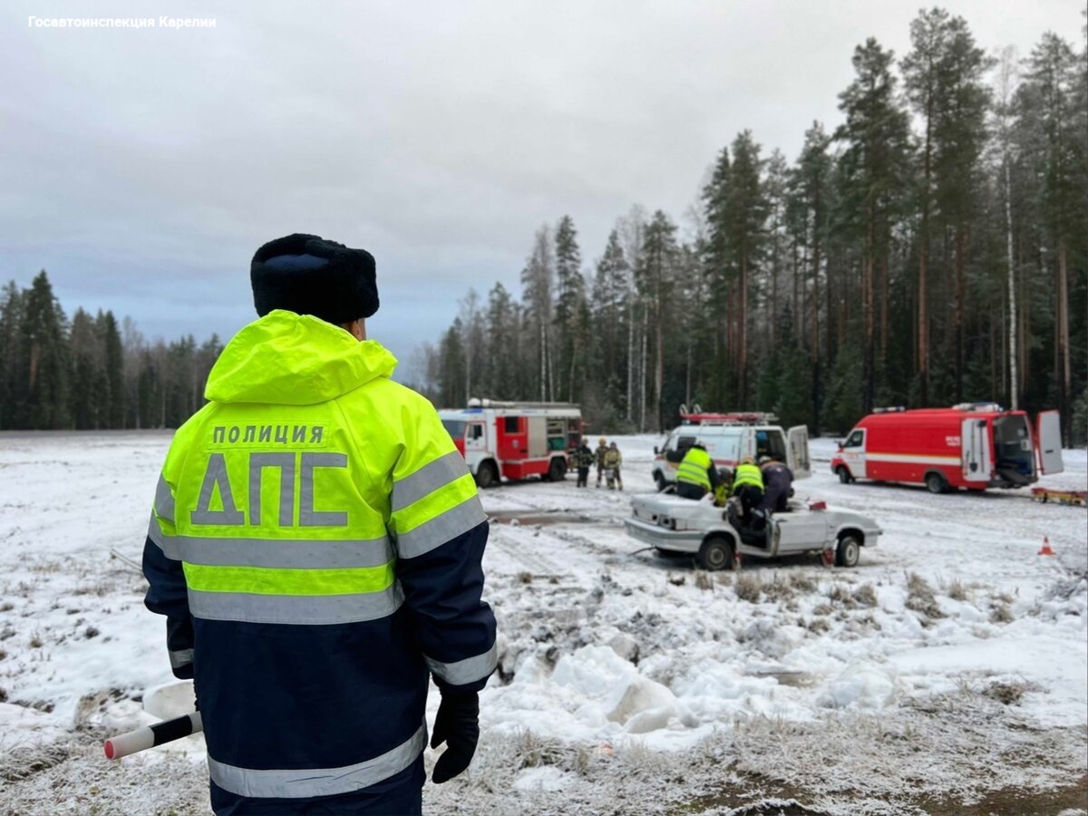 Человека зажало в машине…» — спецслужбы Карелии приехали в Прионежье |  Столица на Онего - новости Петрозаводска и Карелии | Дзен