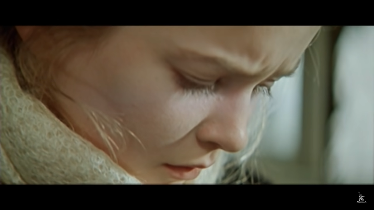 Болеющая Тая Петрова. Кадр из фильма "Розыгрыш" (1976), источник https://www.youtube.com/watch?v=aq1HEZThTvk