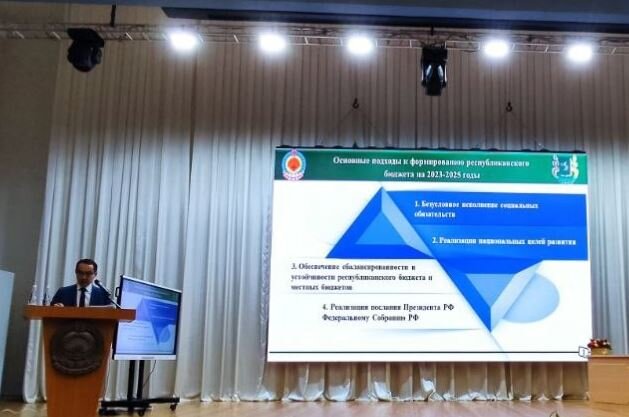 О том, как будет выглядеть бюджет Калмыкии в 2023-2025 годах, рассказал первый вице-премьер Калмыкии – министр финансов РК Очир Шургучеев.