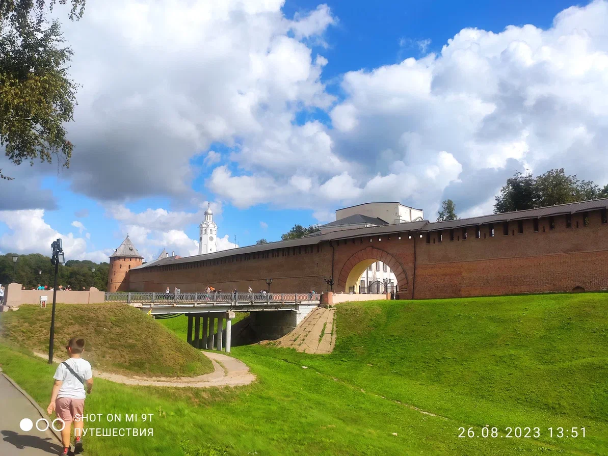 Достопримечательности Великого Новгорода, которые вызывают неудобные  вопросы | Бюджетные путешествия на машине | Дзен