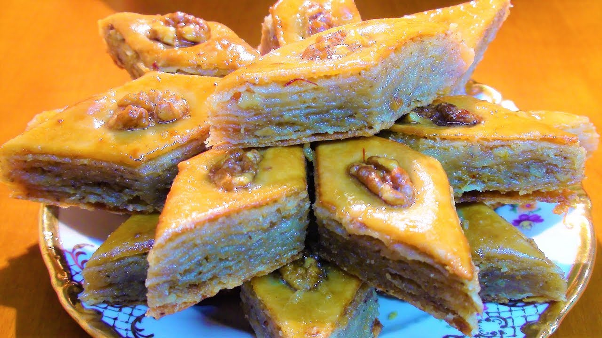Турецкая кухня баклава (пахлава). Пахлава шекербура гогал. Пахлава баклава. Азербайджанская кухня пахлава. Пахлава армянская медовая.
