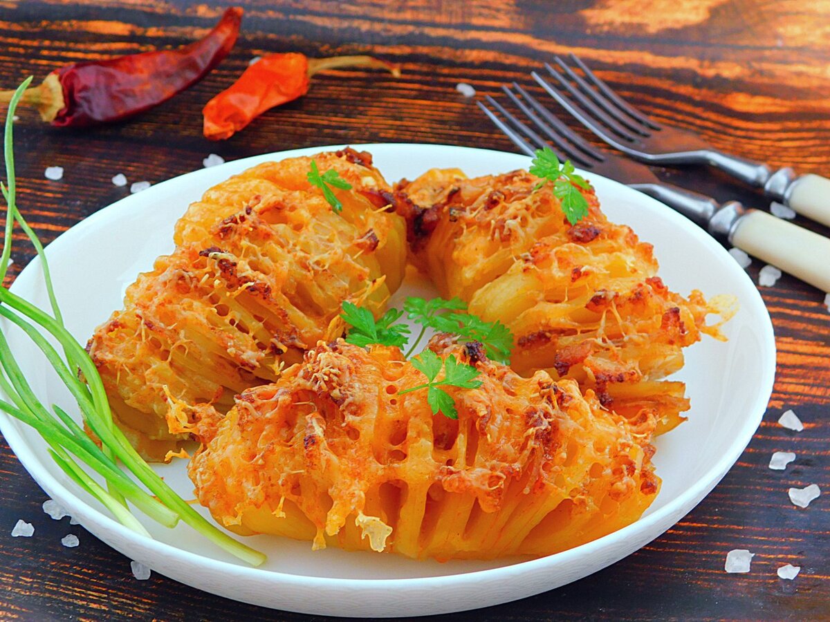 Запечённая в духовке картошка с хрустящей корочкой