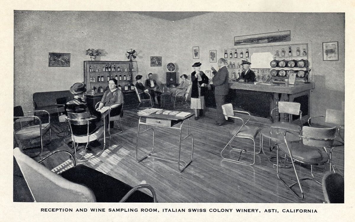 Дегустационный зал в начале 30-х годов! (фото Википедии)