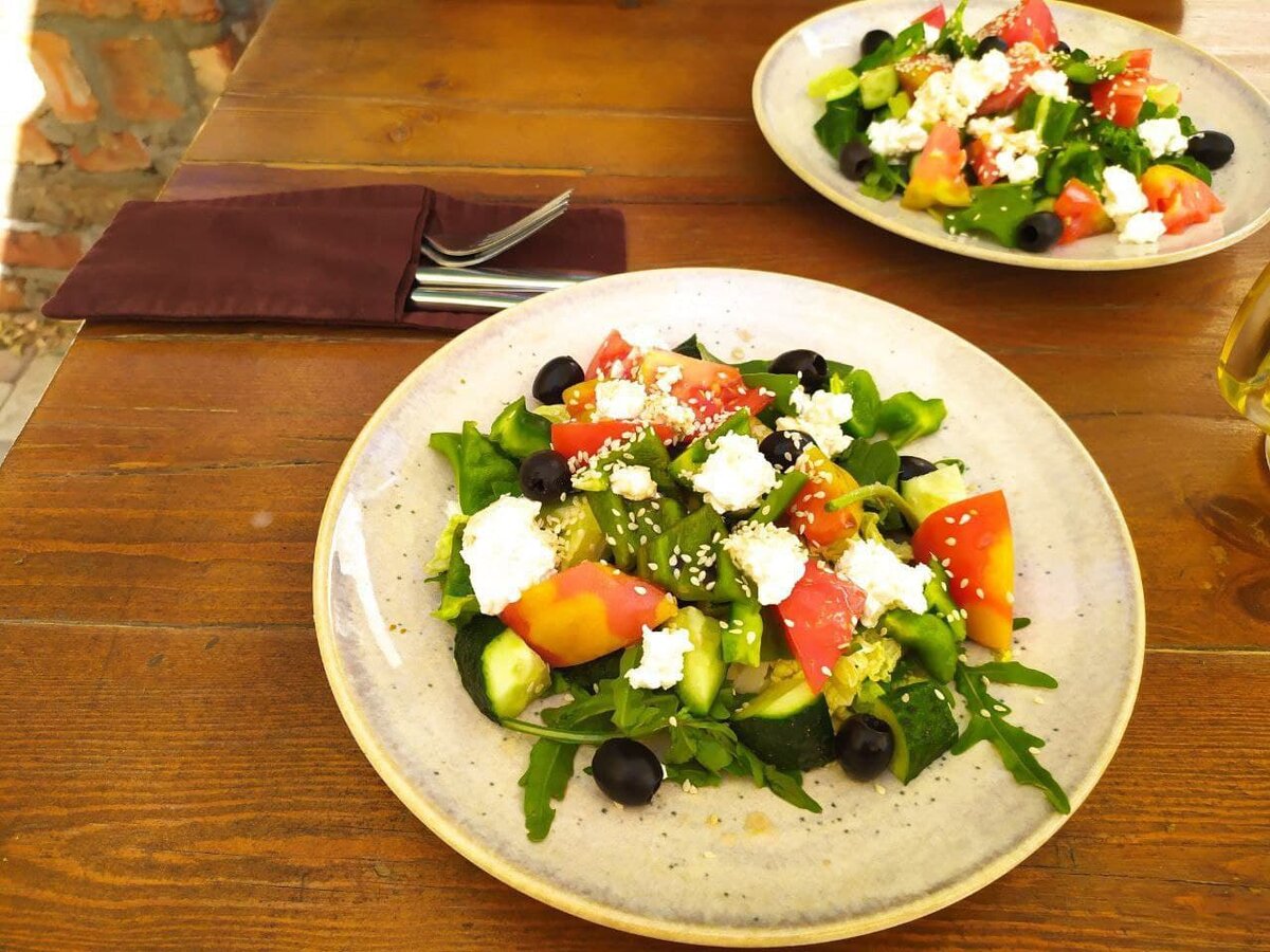 Вкусная еда и приятная беседа – то, за что мы любим принимать у себя гостей. Только вот не всегда они желают расходиться по домам вовремя!