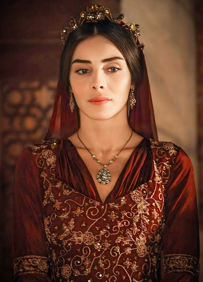 Нур Феттахоглу в роли Махидевран Султан 