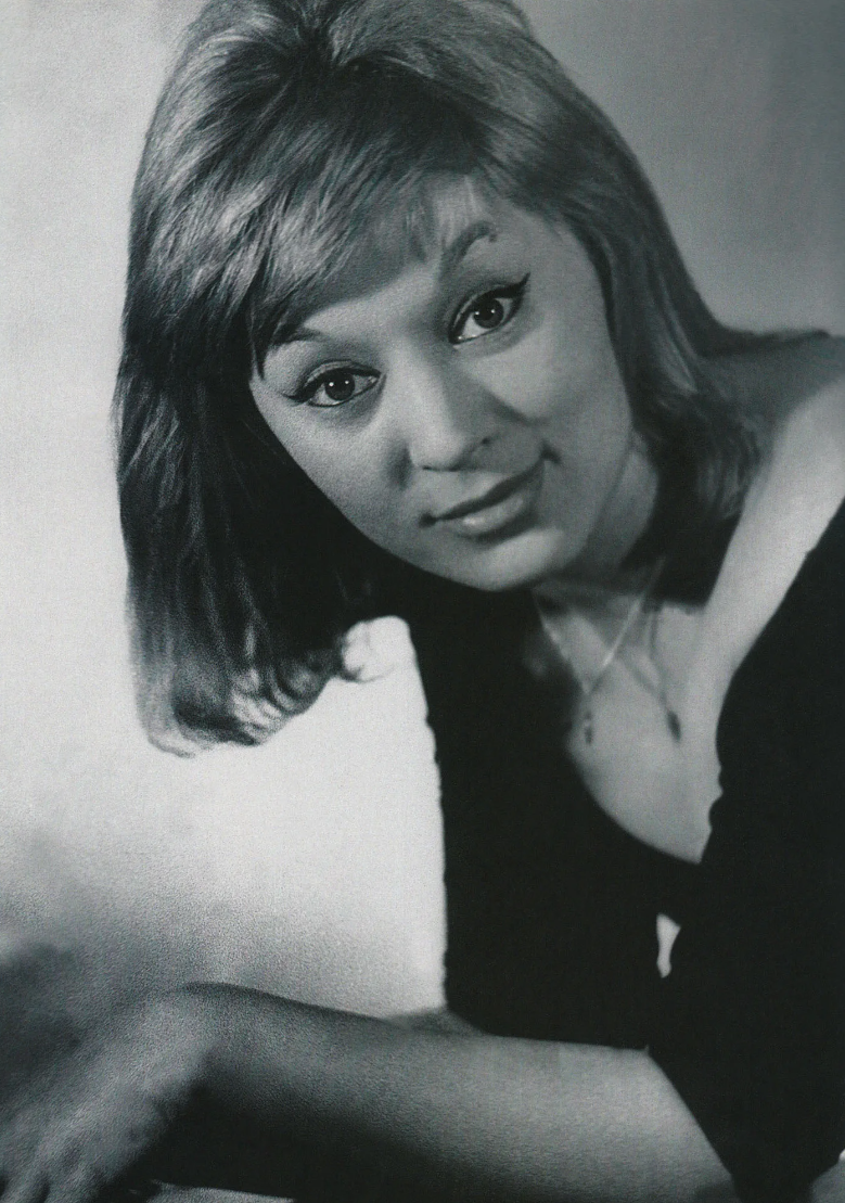Она была дочерью известнейшего советского актера, героя немого кино - Владимира Бестаева.-2