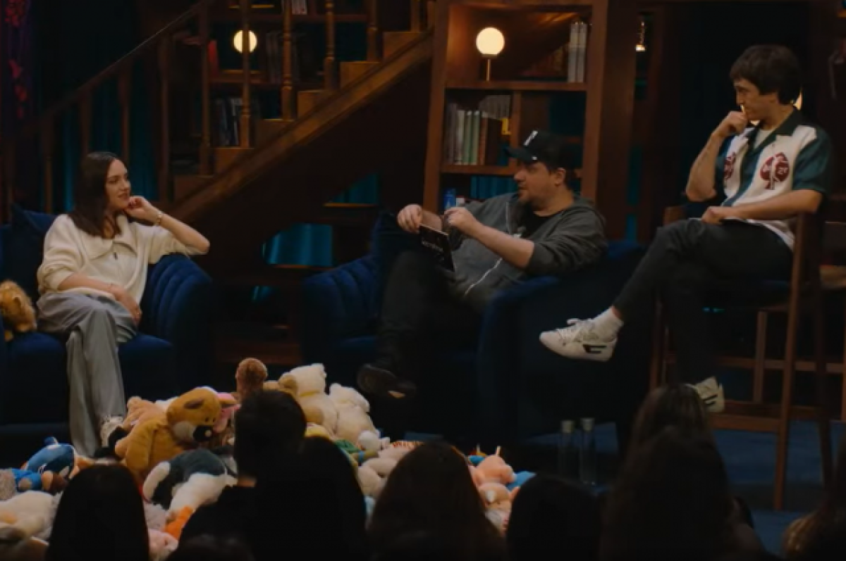    Фигуристка Медведева призналась, что за ней ухаживал известный комик