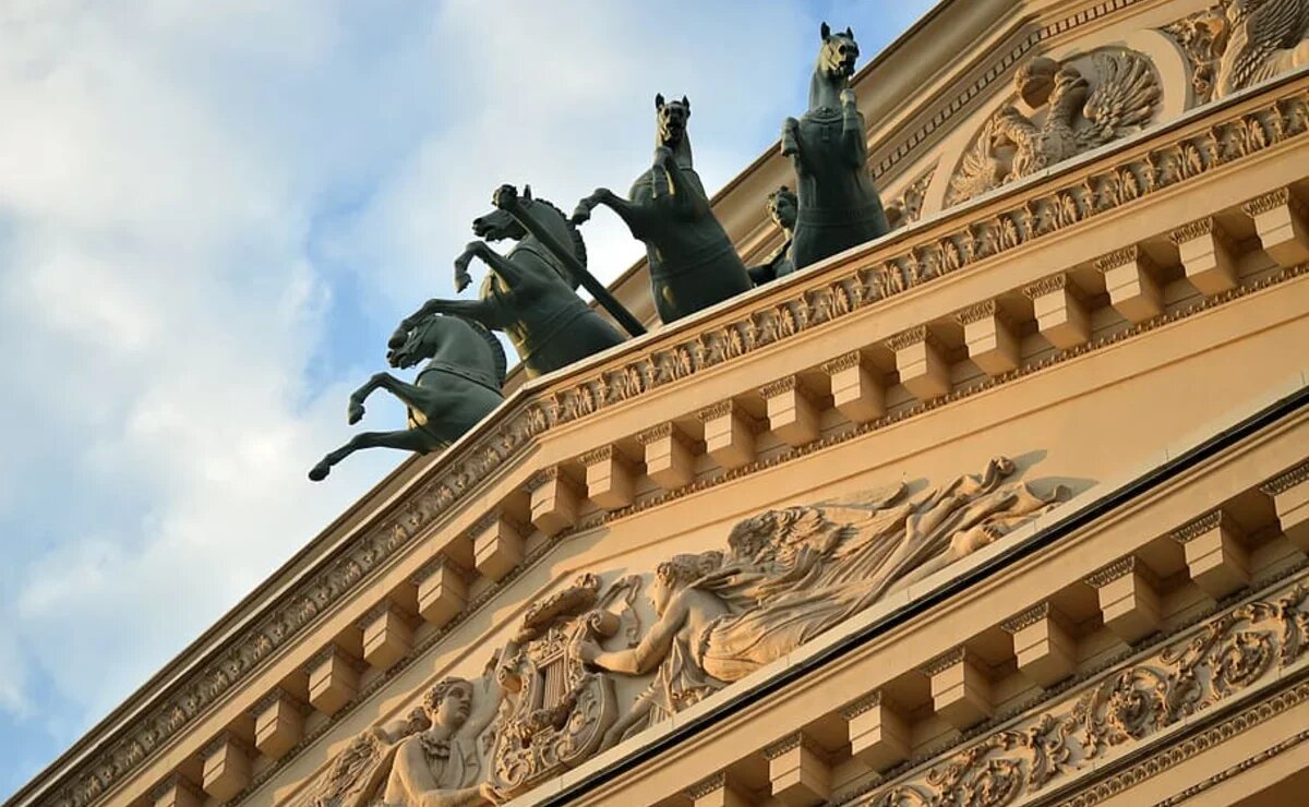    Вот билет на балет: интересны ли туристам популярные предновогодние спектакли