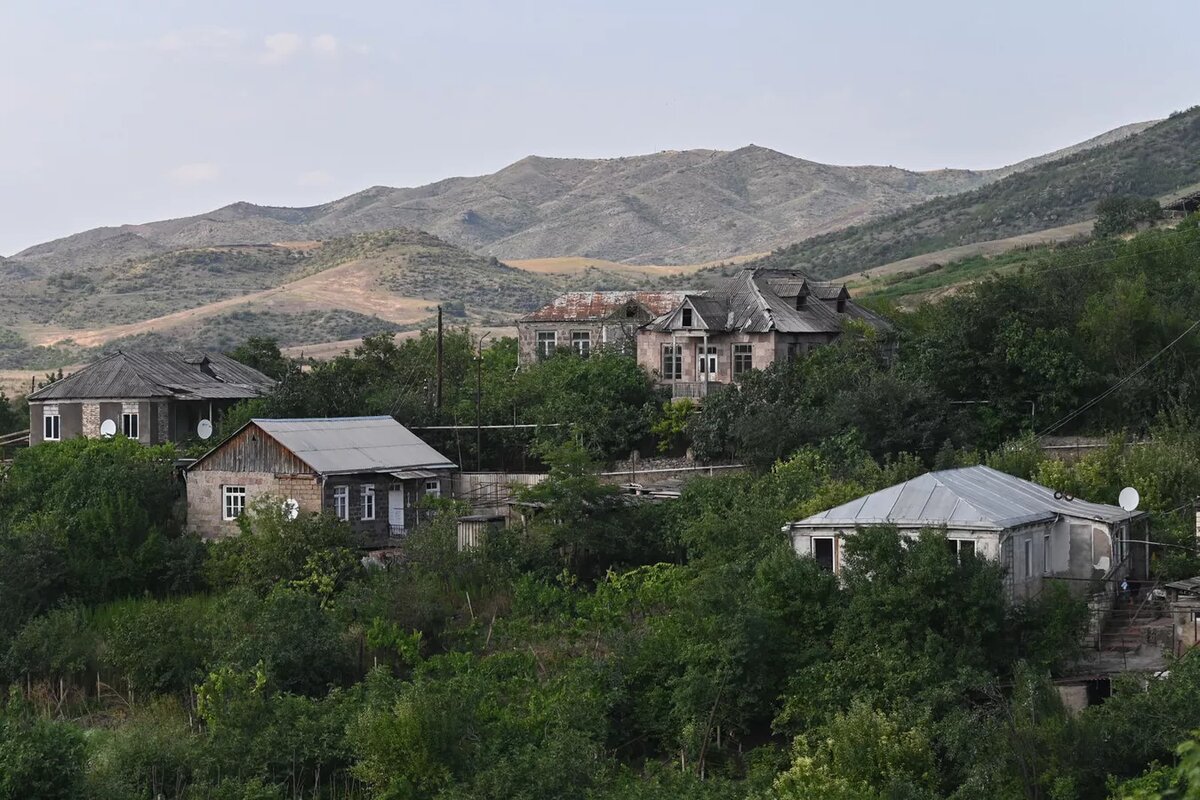 Село Чинари Армения. Тавушской области Армении. Арцваберд Армения Тавушская область. Армения Котайская область село Верин Птхни дом 10/9.