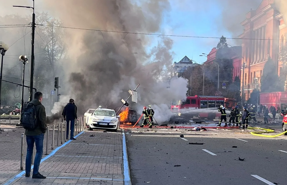 Взорванное здание в Киеве.