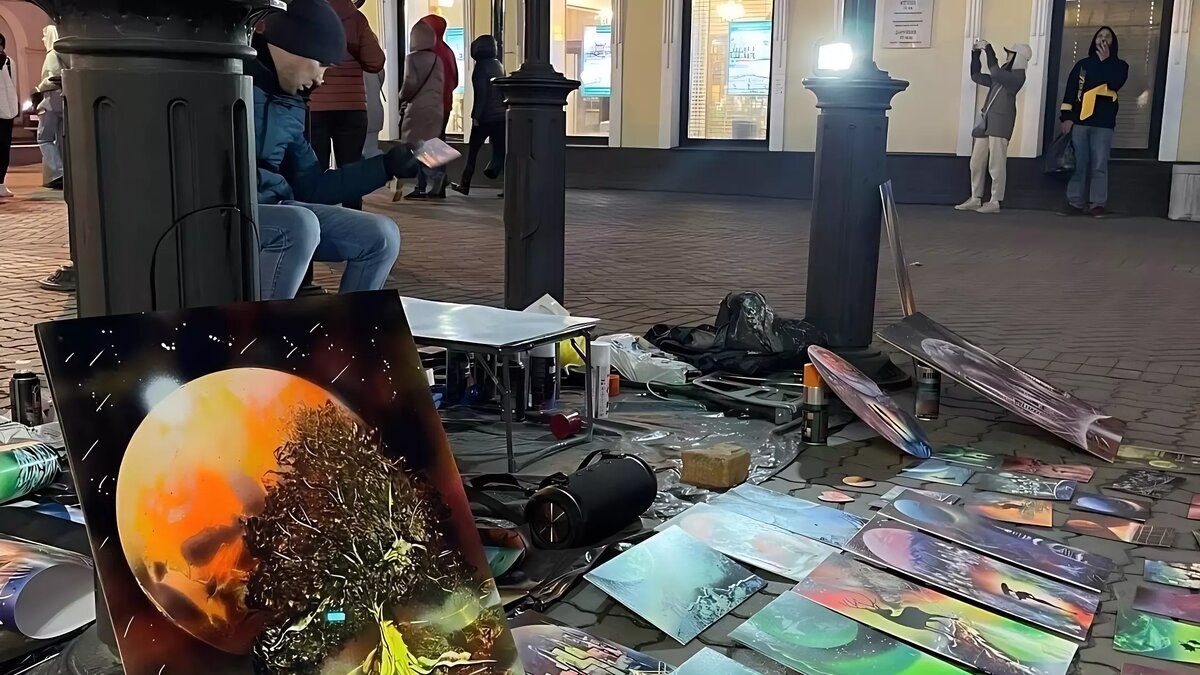     Приезжающие в Казань в летний сезон туристы восхитились работами художника, который пишет картины баллончиками. Его, как правило, заставали на улице Баумана. Своими впечатлениями с Inkazan поделились гости из Башкирии.