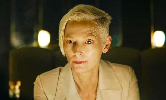 Тильда Суинтон в фильме «Убийца»