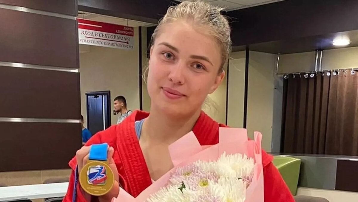     Спортсменка из Татарстана Ксения Задворнова впервые выиграла Чемпионат мира по самбо. Она участвовала в соревнованиях в весовой категории до 72 кг. Об этом сообщили в пресс-службе министерства спорта республики.