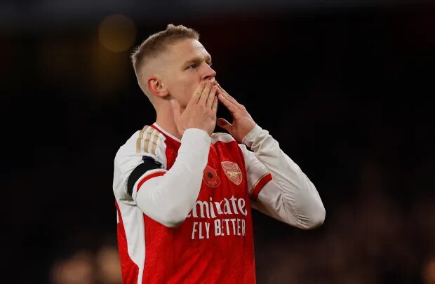 Игрок «Арсенала» Александр Зинченко празднует забитый третий гол за свою команду