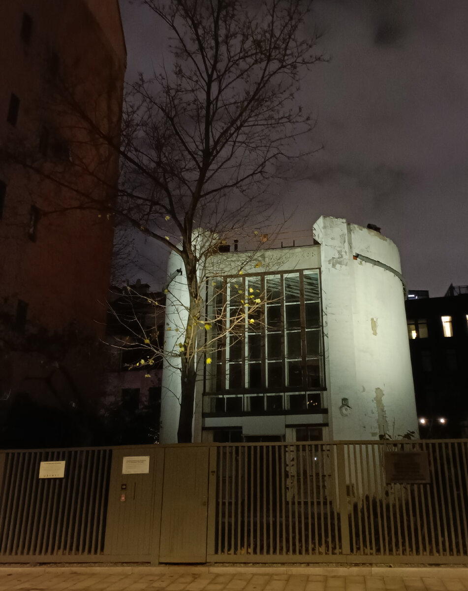 Дом-улей. Дом Мельникова. Фото автора  ноябрь 2023 год.