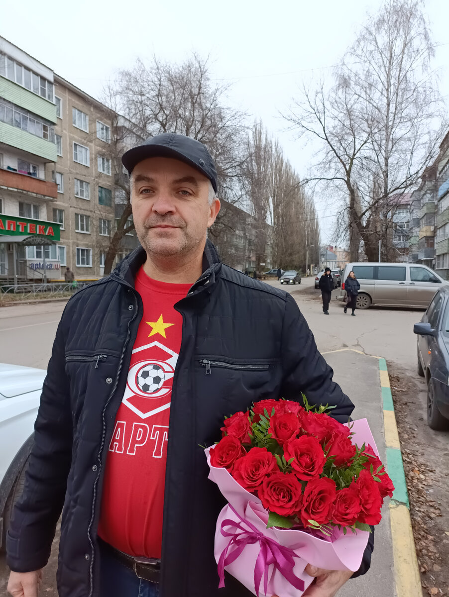 Идем поздравлять свекровь😊