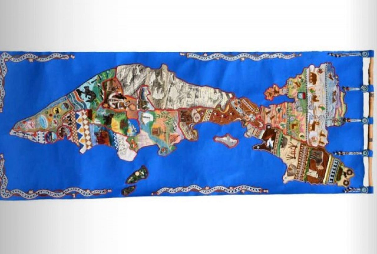    В краевом музее презентовали уникальную вышитую карту Камчатки