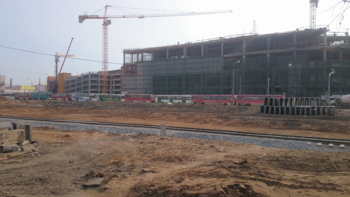 1.  Пять Икарусов, Лиазы, вроде Нефазы, Мерседес О303