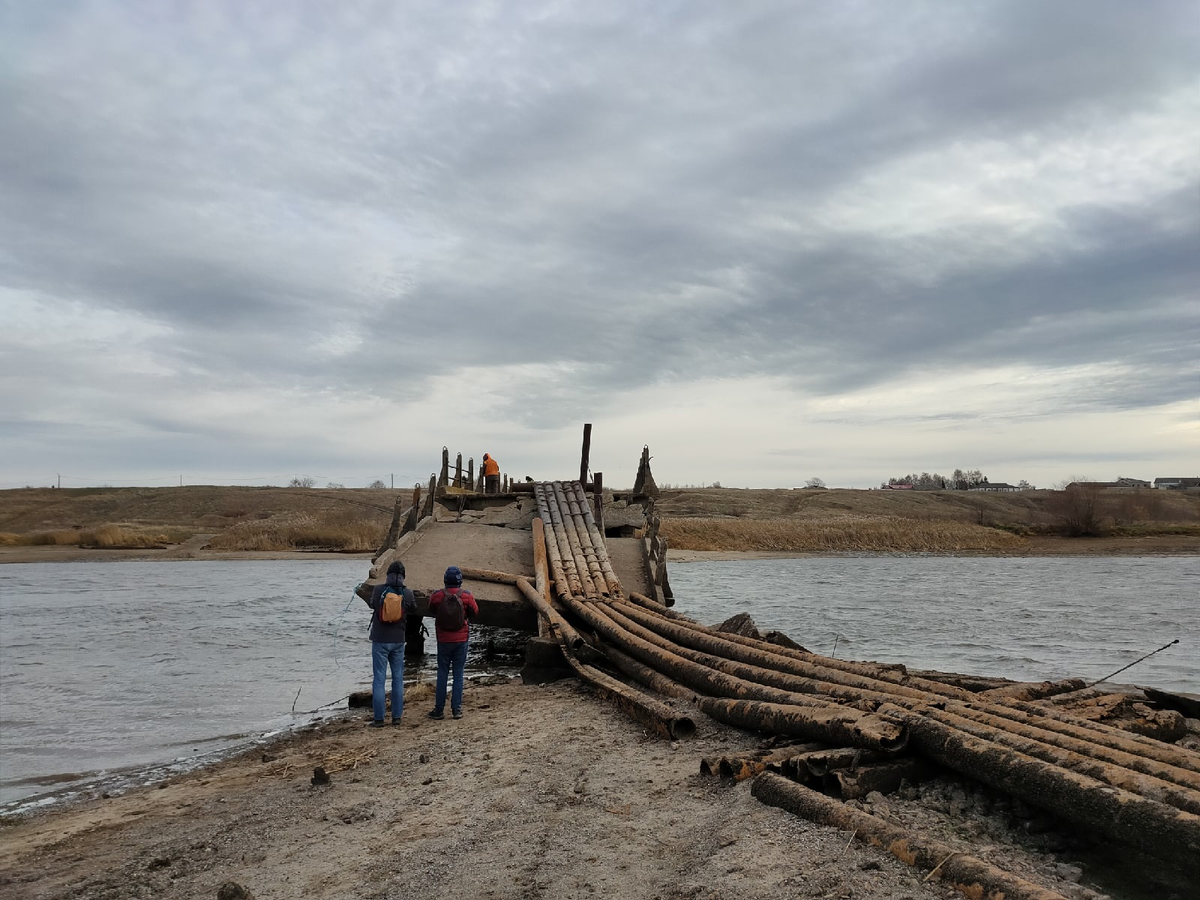 Чтобы начать поход к остаткам Старого Спасска надо приехать к селу Куралово Спасского района Республики Татарстан. Это и сделали мы с друзьями в серый дождливый ноябрьский день