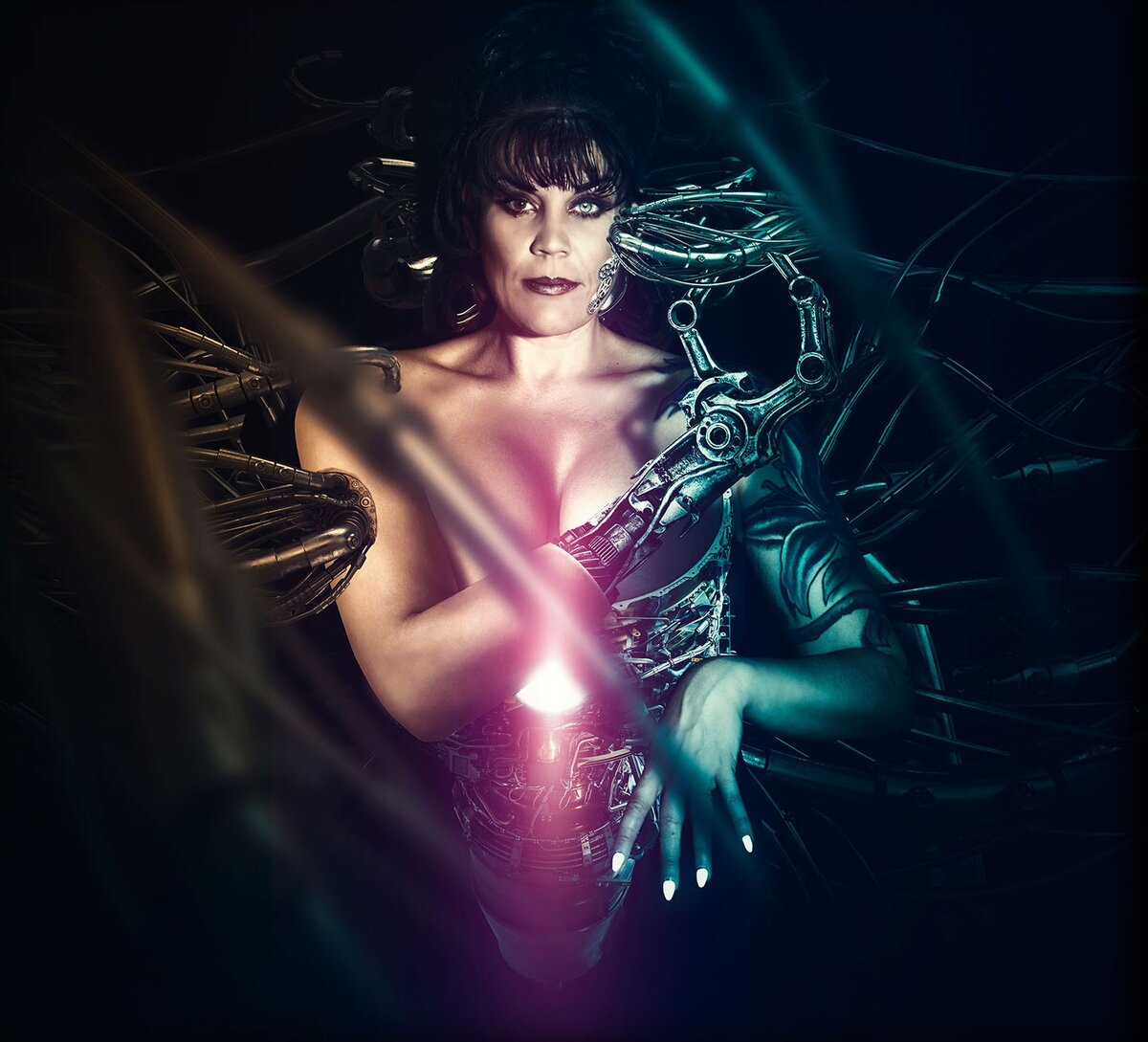 Анастасия Син, женщина-киборг с 52 имплантами