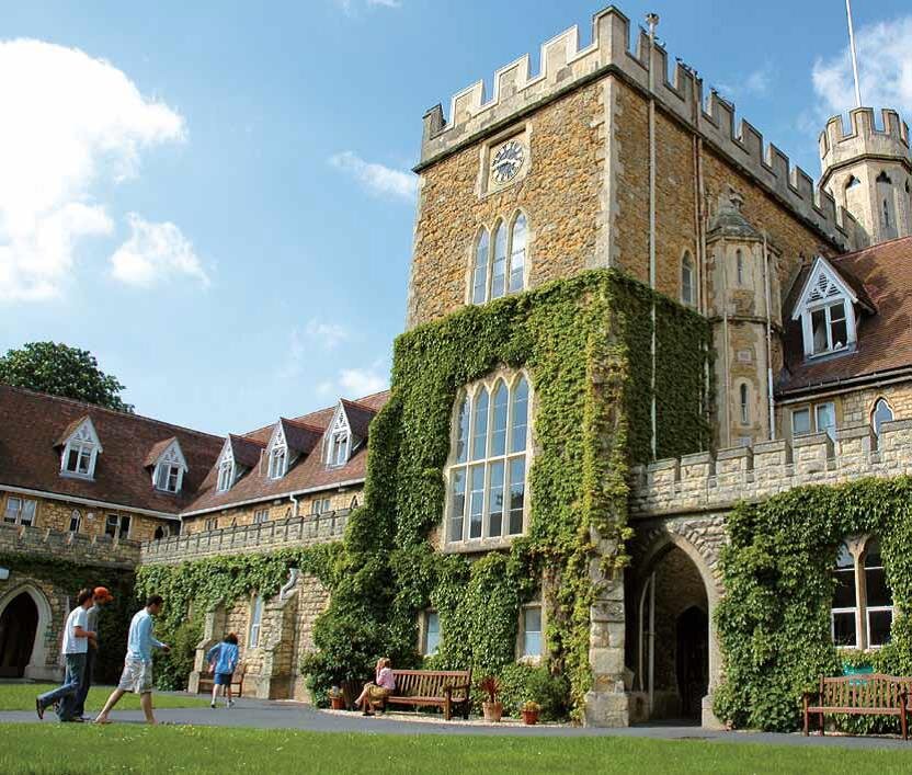 Глостер - главный город графства Глостершир.  Университет.