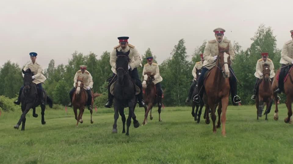 Красносельские скачки. Кадр из фильма 2017 года