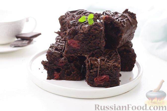 вишня консервированная, шоколад тёмный, яйца, масло сливочное, мука, сахар, какао-порошок, соль