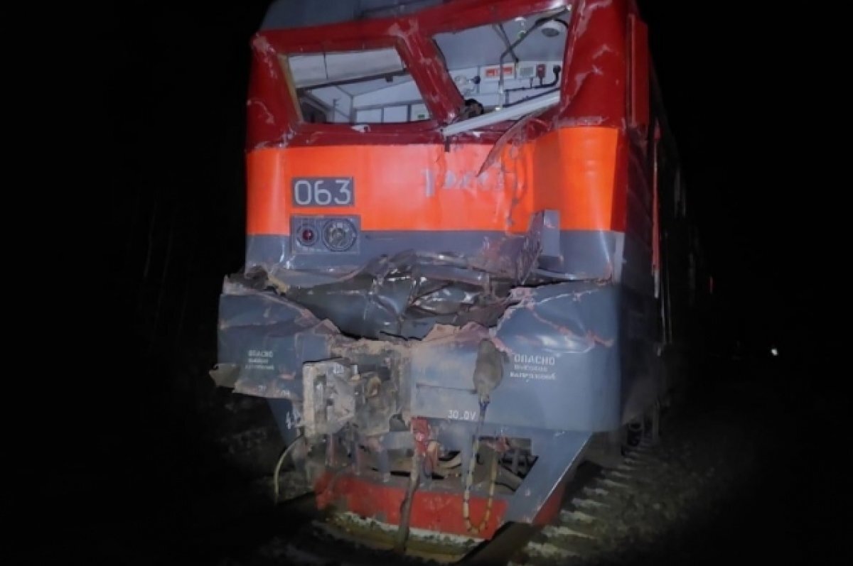    Поезд столкнулся с грузовиком в Иркутской области: три человека погибли