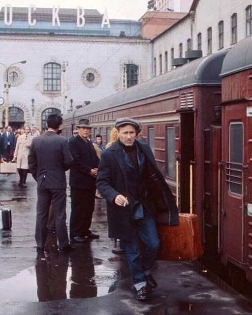  Сегодняшняя фотоподборка без всякой тематики. Просто посмотрите редкие фотографии любимых актеров и актрис, почитайте короткие заметки о них.-13