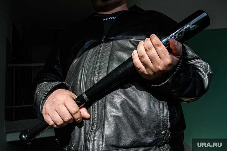    Ранее наркомагазин угрожал мужчине расправой над ним и его семьей