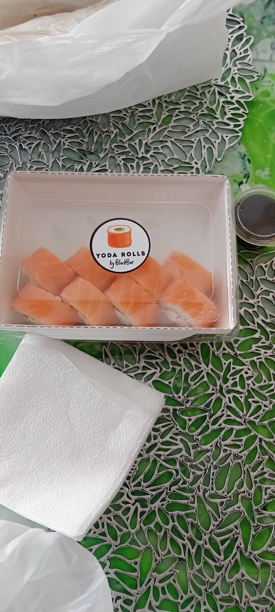 Мамочке любимой порция ролл. Очень вкусная Филадельфия😋