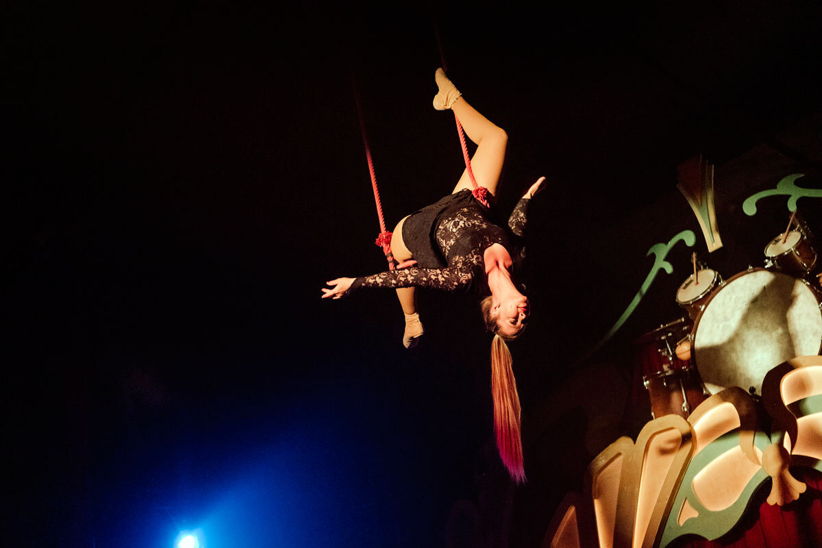 Нарцисс не существует без внимания 