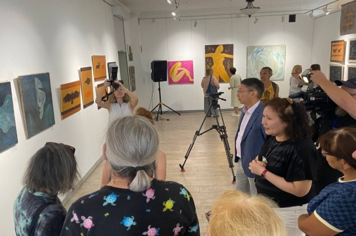    Выставка с интригующим названием открылась в Артэтаже