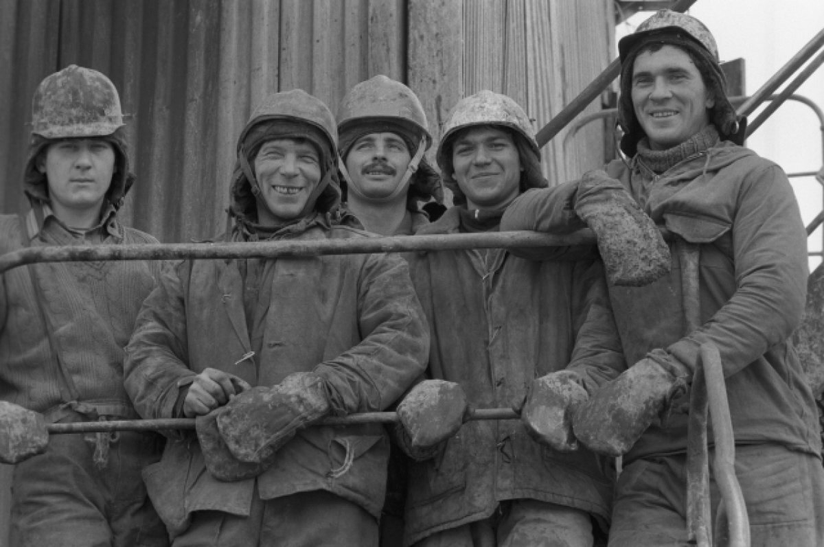    Вахтовики. Город Радужный Тюменской области. 1986 г.