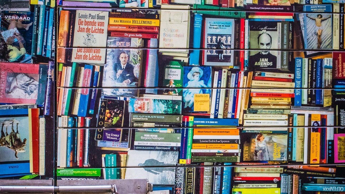    Для чего люди собирают кучи ненужных вещей?© Unsplash / Stephanie LeBlanc