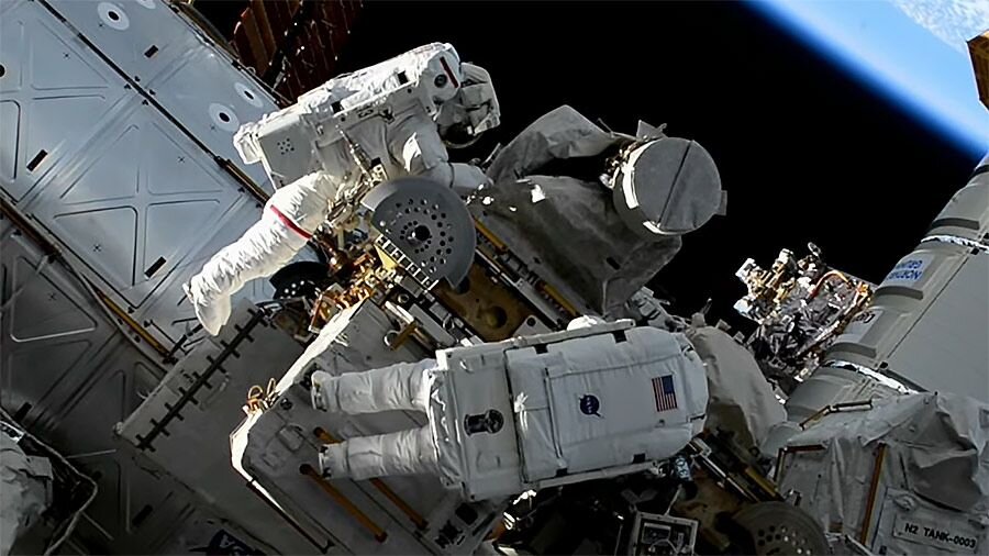    © NASA TV
