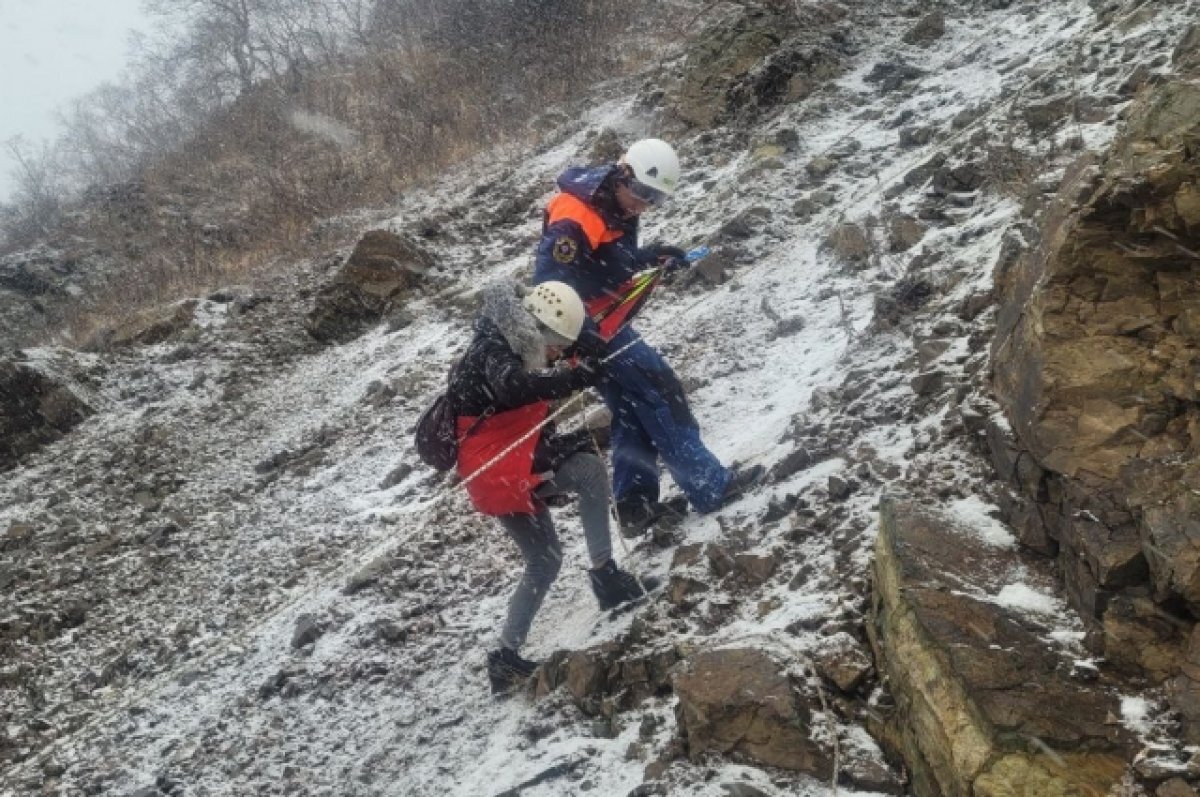    Молодая пара застряла на Никольской сопке в Петропавловске-Камчатском