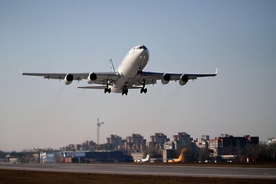    Модернизированный Ил-96-400М совершил первый полет ©Пресс-служба ОАК / Нина Падалко РИА Новости